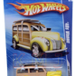 Hot Wheels 2010 - Collector # 073/240 - HW Garage 5/10 - '40s Woodie - Yellow - Surfboards on Roof - USA Card