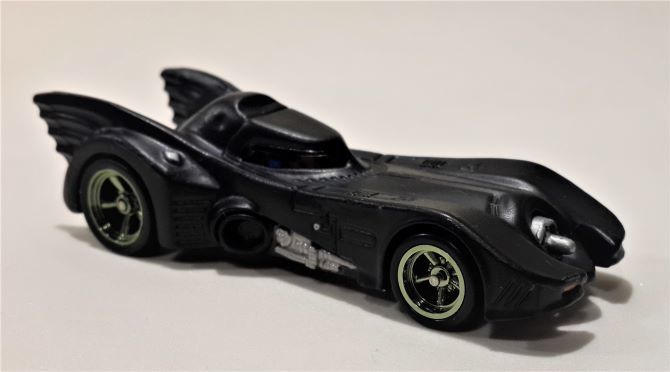 Hot Wheels 2014 - Retro Entertainment - Batman Returns Batmobile (1989)