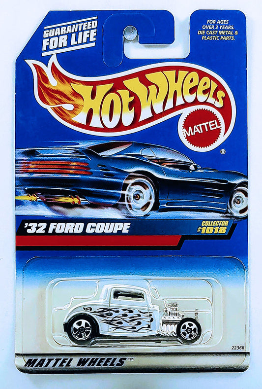 Hot Wheels 1999 - Collector # 1018 - '32 Ford - White - Flame Graphics - USA Angled Blue Car Card