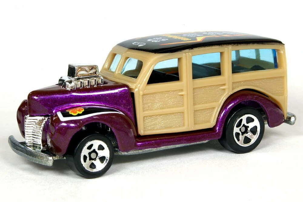 Hot Wheels 1999 - Collector # 961 - Surf ‘N Fun 1/4 - ‘40s Woodie - Purple
